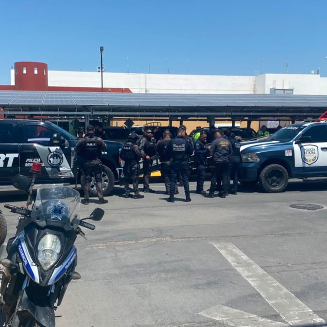 Detienen a Cinco Presuntos Extorsionadores en Aeropuerto de Torreón